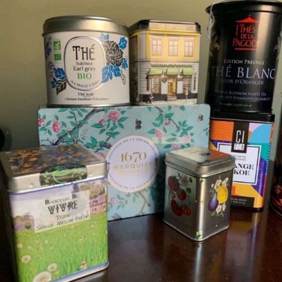 Lot of 11 Tea and Cookie Metal Tins with Lids - Picture 3 of 15